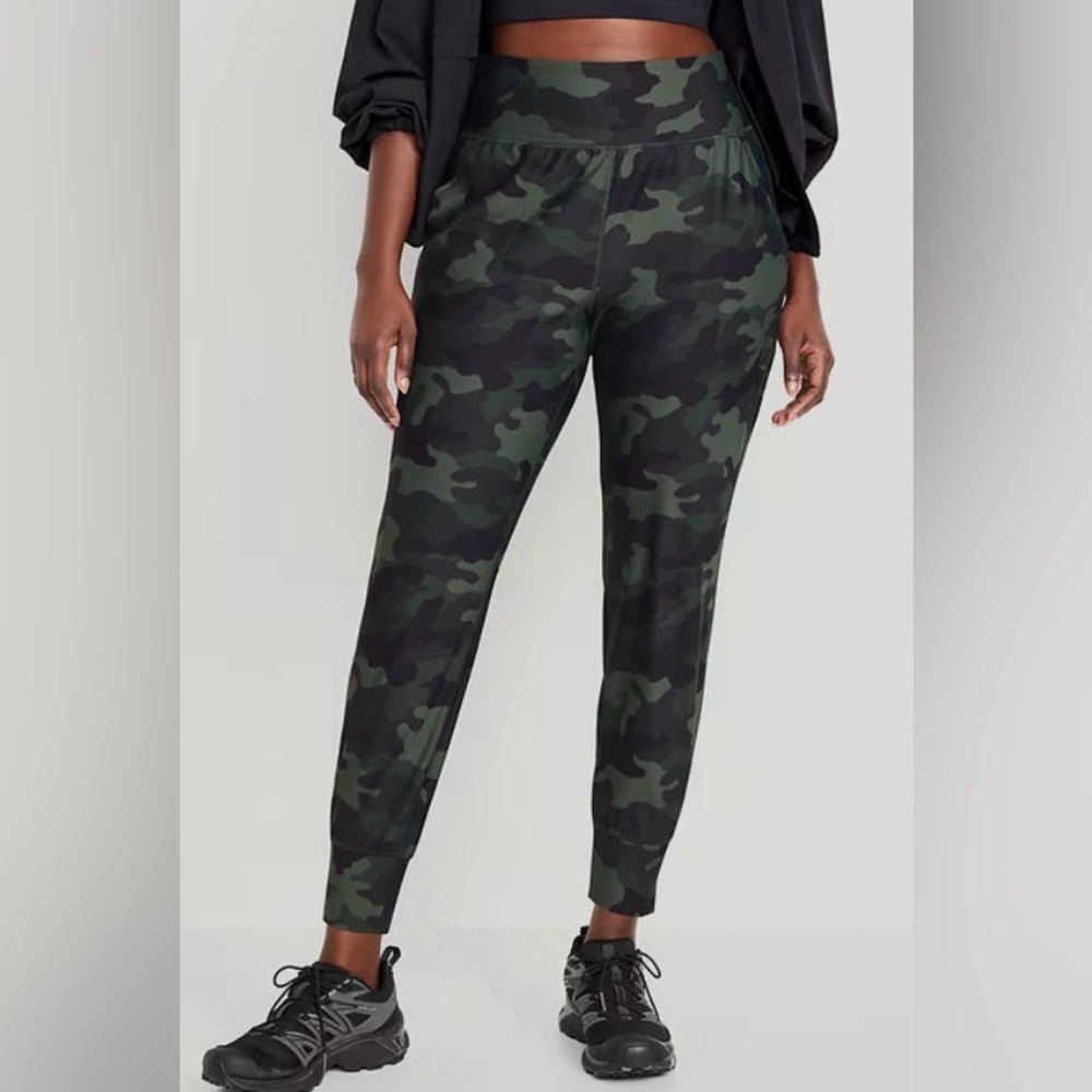 NWT Old Navy Camo Ankle Powersoft Jogger Bottoms - size small